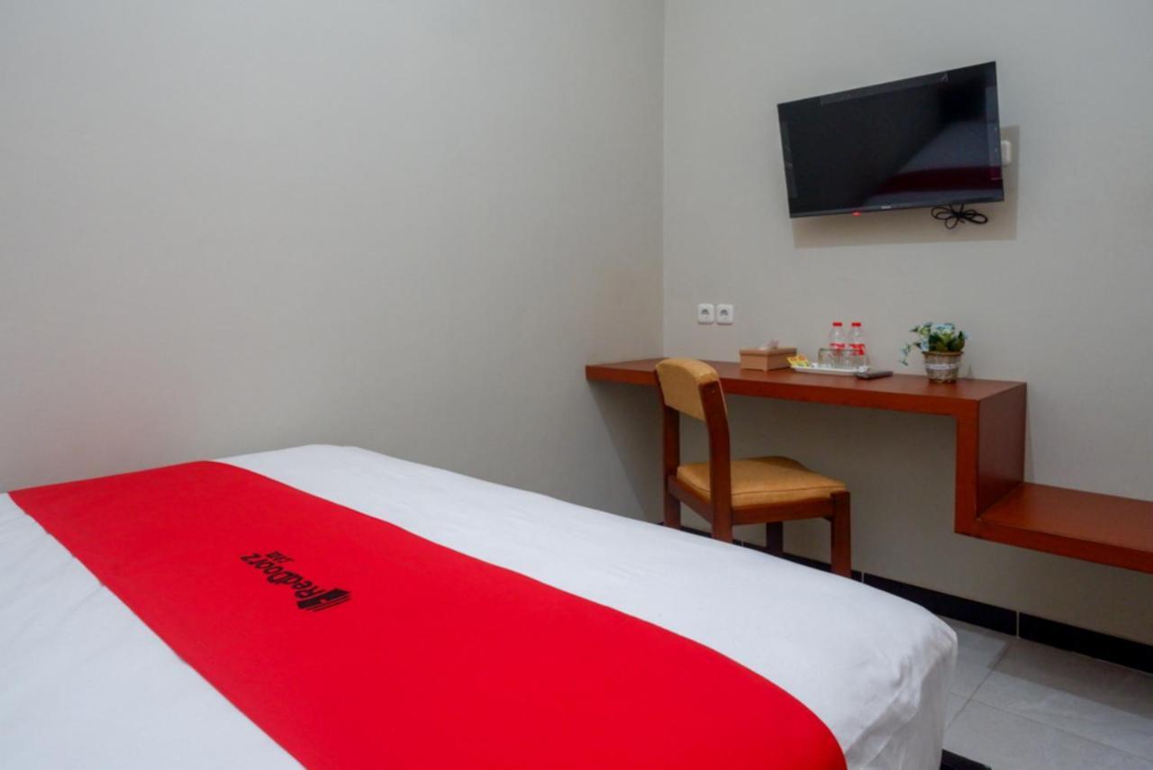 Hotel RedDoorz near Kampus UMP Purwokerto 2 Sumbang Exterior foto