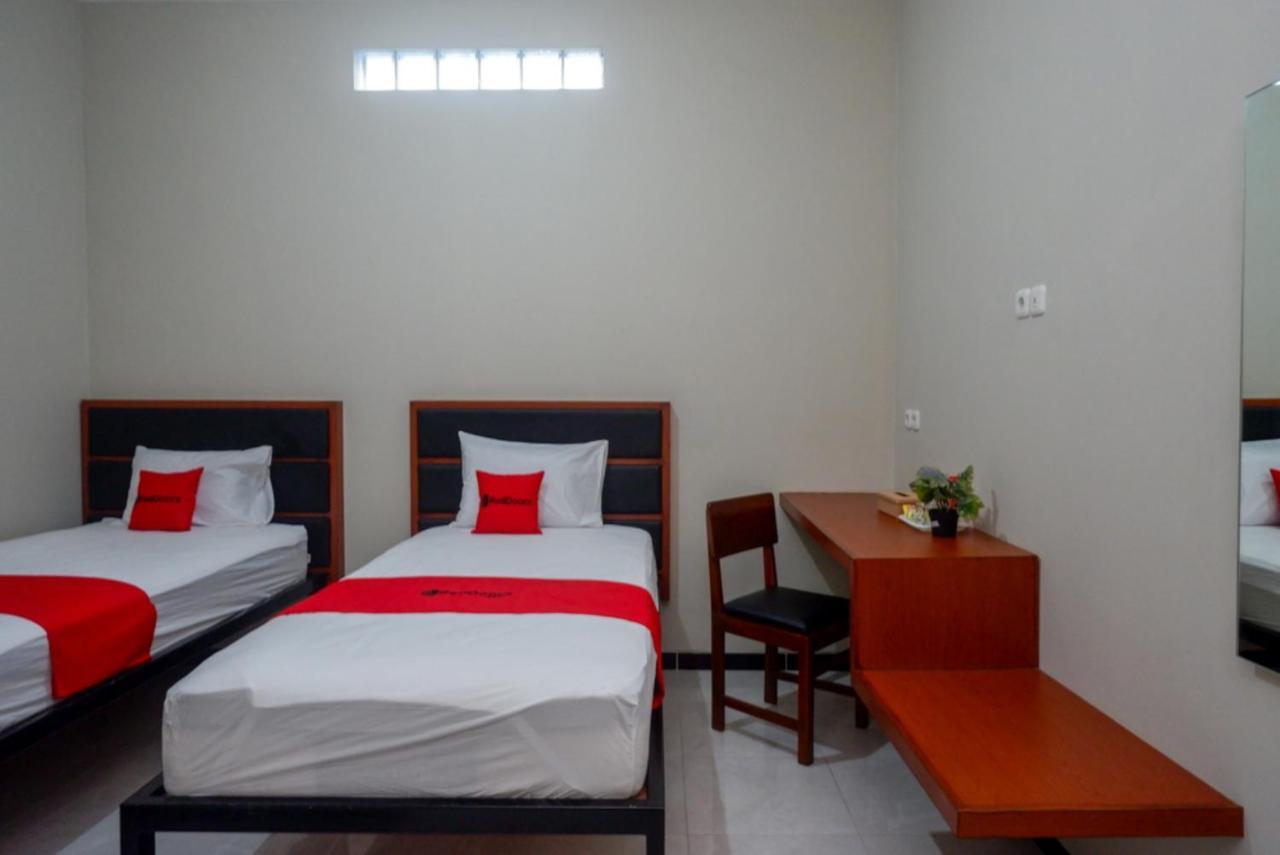 Hotel RedDoorz near Kampus UMP Purwokerto 2 Sumbang Exterior foto