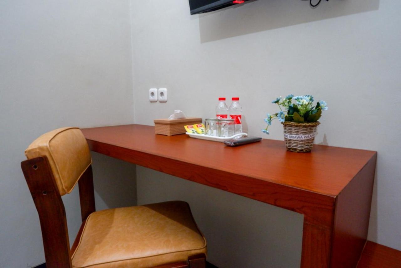Hotel RedDoorz near Kampus UMP Purwokerto 2 Sumbang Exterior foto