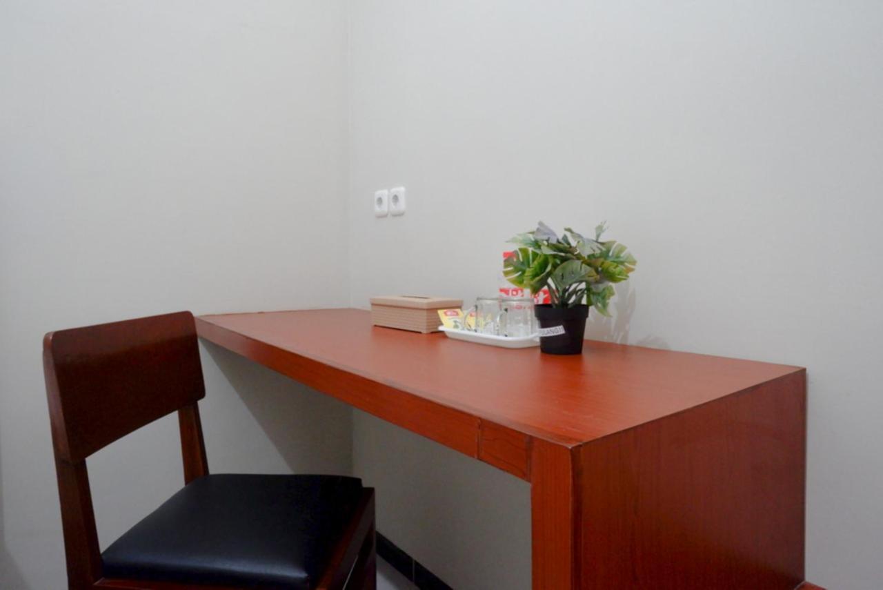 Hotel RedDoorz near Kampus UMP Purwokerto 2 Sumbang Exterior foto