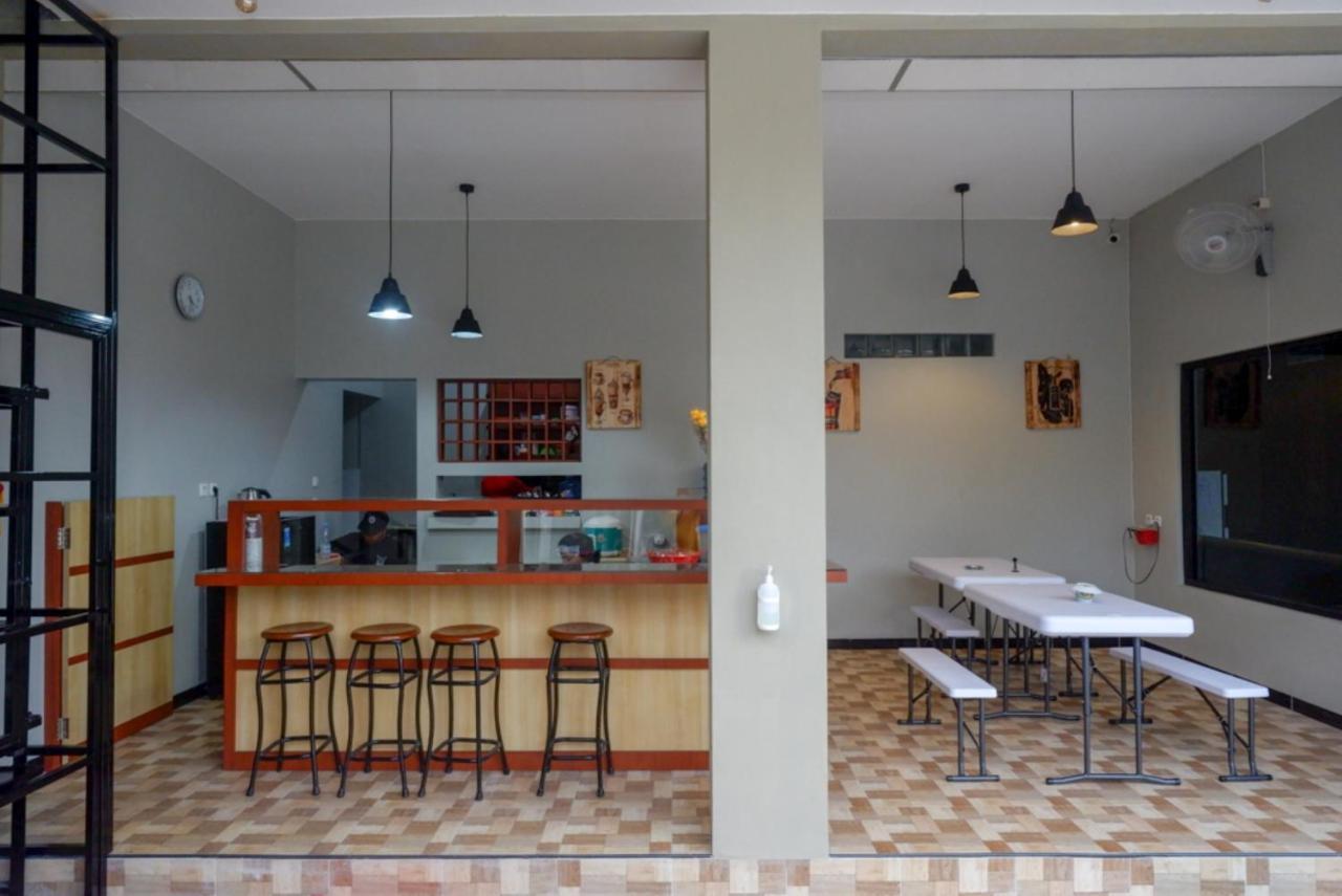 Hotel RedDoorz near Kampus UMP Purwokerto 2 Sumbang Exterior foto