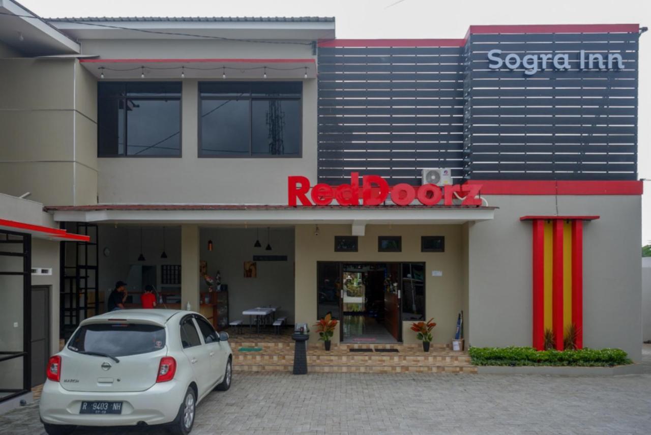 Hotel RedDoorz near Kampus UMP Purwokerto 2 Sumbang Exterior foto