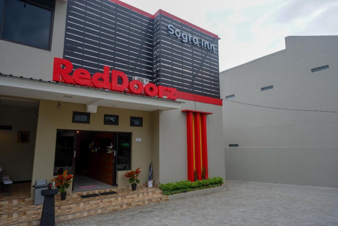 Hotel RedDoorz near Kampus UMP Purwokerto 2 Sumbang Exterior foto