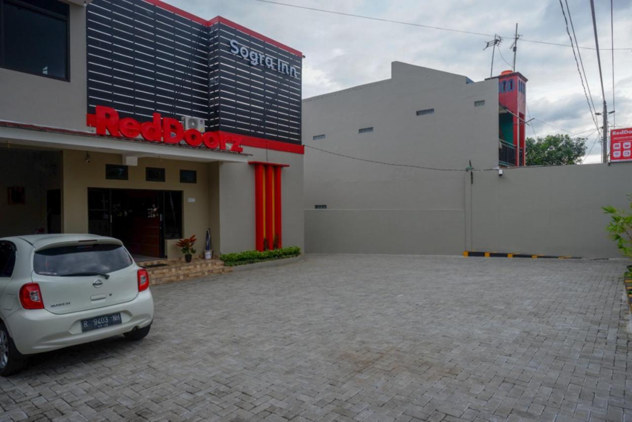 Hotel RedDoorz near Kampus UMP Purwokerto 2 Sumbang Exterior foto