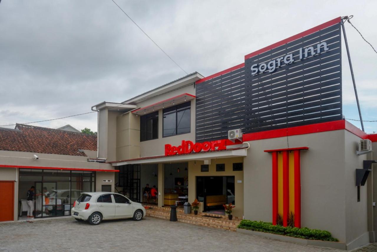 Hotel RedDoorz near Kampus UMP Purwokerto 2 Sumbang Exterior foto