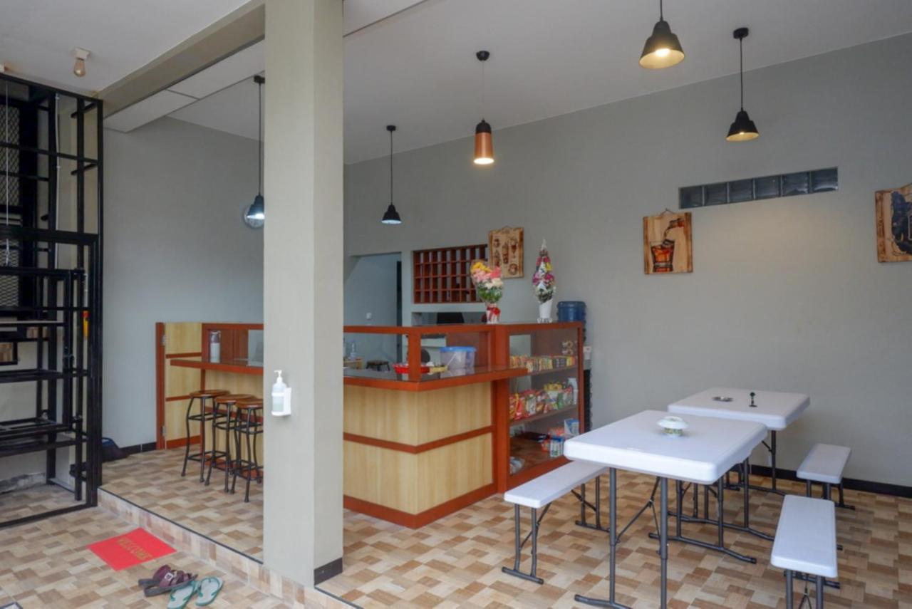 Hotel RedDoorz near Kampus UMP Purwokerto 2 Sumbang Exterior foto