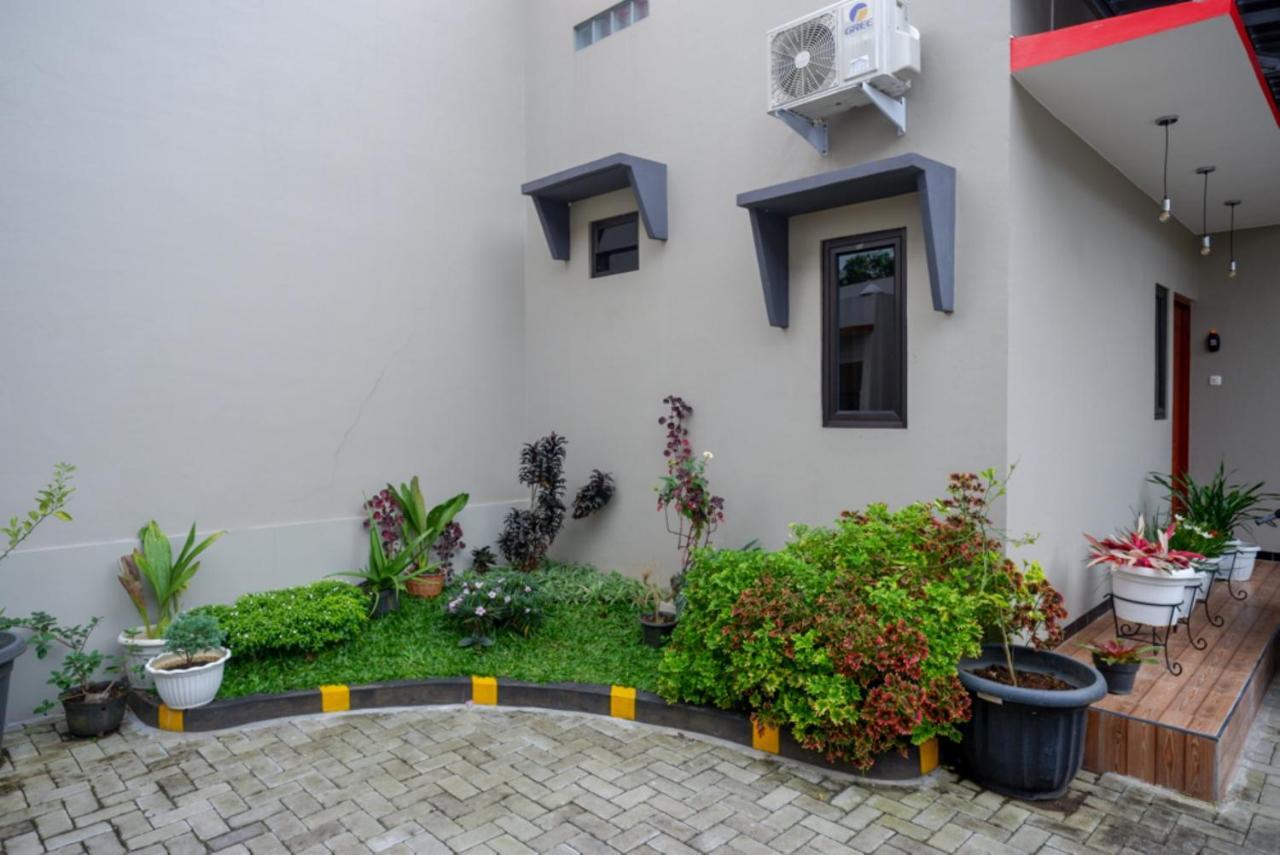 Hotel RedDoorz near Kampus UMP Purwokerto 2 Sumbang Exterior foto